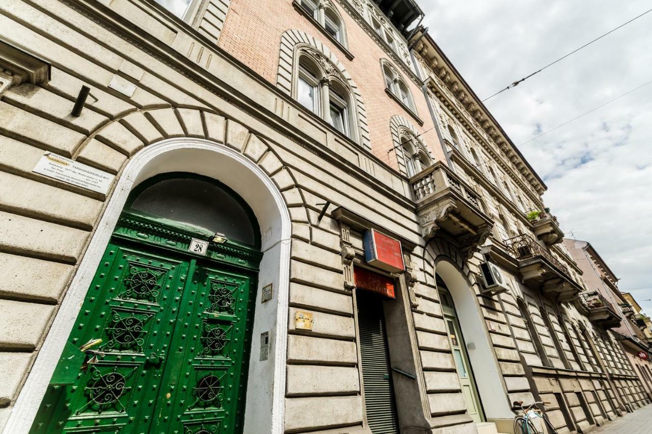 Bpr Azure Desire Studio Budapest Exterior photo