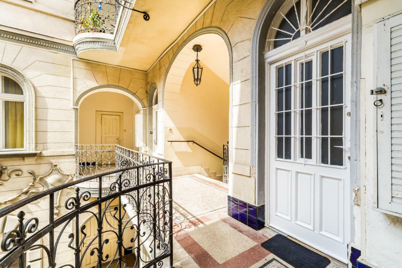 Bpr Azure Desire Studio Budapest Exterior photo